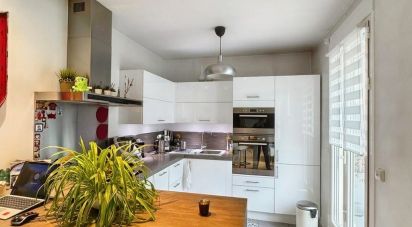 Apartment 3 rooms of 64 m² in Paris (75020)