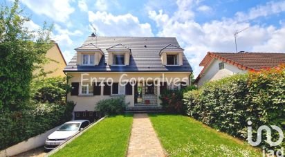 Traditional house 7 rooms of 175 m² in La Ville-du-Bois (91620)