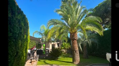 House 6 rooms of 230 m² in Sainte-Maxime (83120)