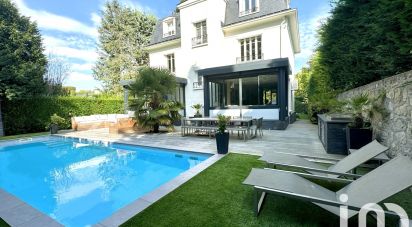 House 10 rooms of 364 m² in Sceaux (92330)