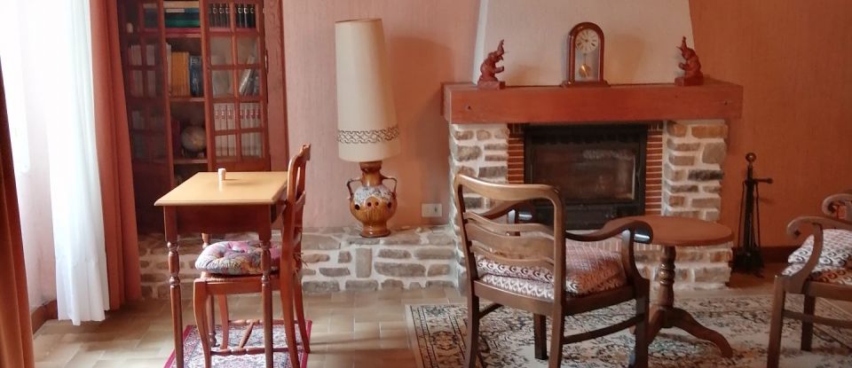 Country house 6 rooms of 175 m² in - (53160)