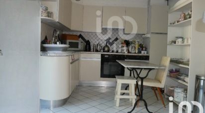 House 5 rooms of 95 m² in Rochefort (17300)