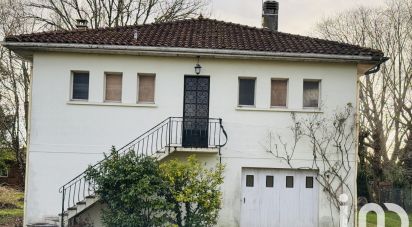 Traditional house 4 rooms of 96 m² in Hourtin (33990)