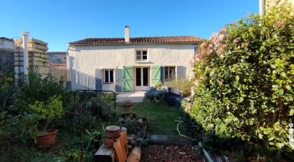 Village house 2 rooms of 66 m² in La Villedieu (17470)