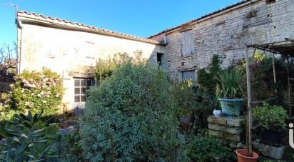 Village house 2 rooms of 66 m² in La Villedieu (17470)