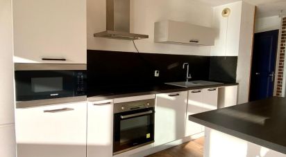 Appartement 3 pièces de 71 m² à Bordeaux (33800)