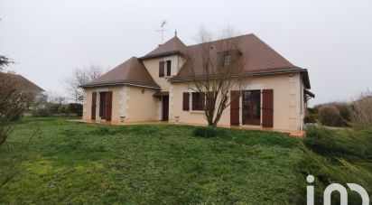 Maison traditionnelle 7 pièces de 160 m² à Loudun (86200)