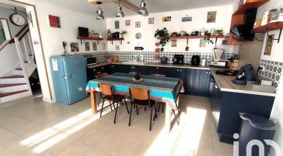 Longere 7 rooms of 195 m² in Savignac-de-l'Isle (33910)