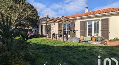 House 4 rooms of 100 m² in Aigrefeuille-sur-Maine (44140)