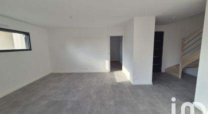 House 4 rooms of 106 m² in Tréveneuc (22410)