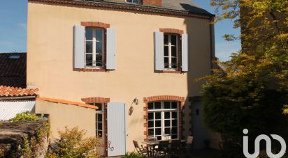 House 8 rooms of 220 m² in Essarts en Bocage (85140)