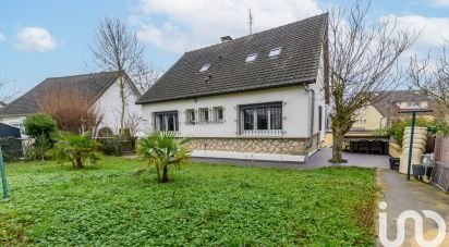 House 8 rooms of 172 m² in Fontenay-en-Parisis (95190)