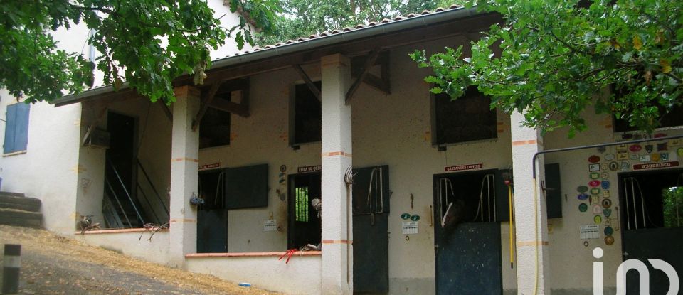 Equestrian facility 8 rooms of 290 m² in Saint-Clair (82400)