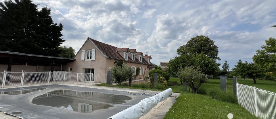 Longère 5 pièces de 170 m² à Serbannes (03700)