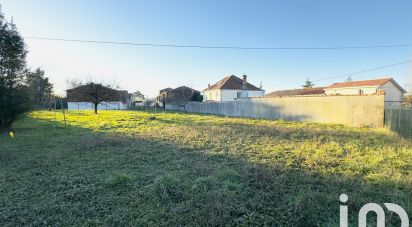 Land of 1,078 m² in La Couronne (16400)