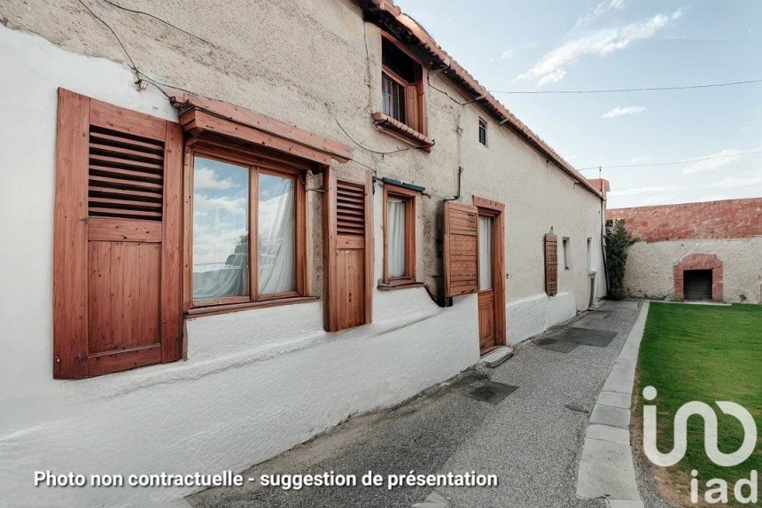 House 6 rooms of 142 m² in Le Gault-Soigny (51210)