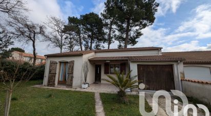 Traditional house 4 rooms of 84 m² in La Tremblade (17390)