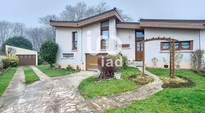 House 6 rooms of 128 m² in Combs-la-Ville (77380)