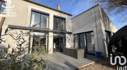 Maison d’architecte 8 pièces de 249 m² à Saint-Jean-de-la-Ruelle (45140)