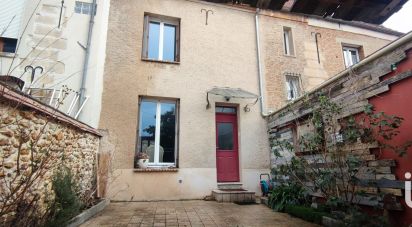 Townhouse 6 rooms of 122 m² in Mandres-les-Roses (94520)