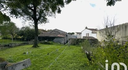 Maison 6 pièces de 160 m² à Roullet-Saint-Estèphe (16440)