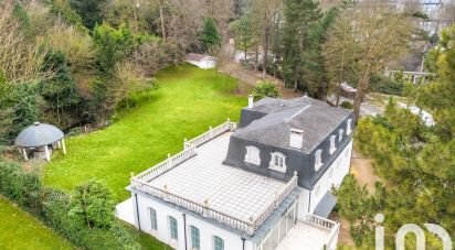 Mansion 9 rooms of 222 m² in Noisy-le-Grand (93160)