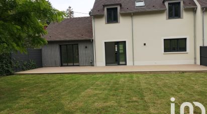 House 7 rooms of 163 m² in Le Mesnil-le-Roi (78600)