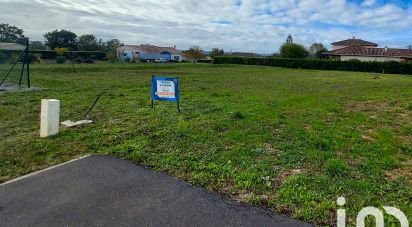 Land of 681 m² in Ruelle-sur-Touvre (16600)