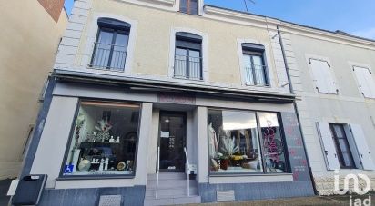 Retail property of 200 m² in Conlie (72240)