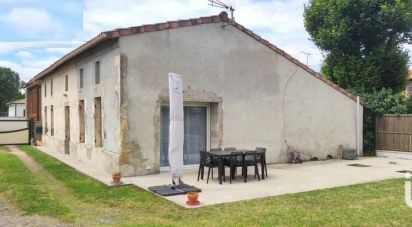 House 4 rooms of 123 m² in Saint-Savin (33920)