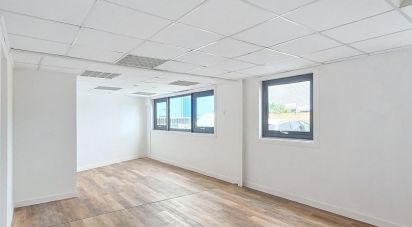 Offices of 32 m² in La Rochelle (17000)