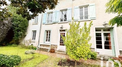 House 8 rooms of 150 m² in Massy (91300)