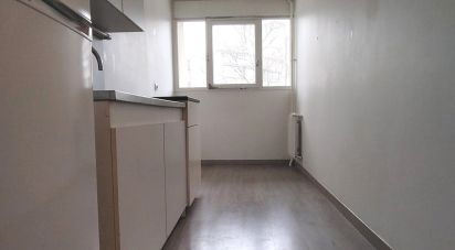 Apartment 1 room of 34 m² in Les Ulis (91940)