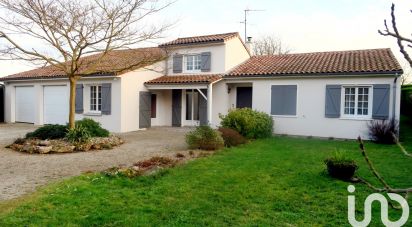 Maison traditionnelle 8 pièces de 156 m² à La Chapelle-Moulière (86210)