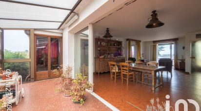 House 10 rooms of 215 m² in L'Houmeau (17137)