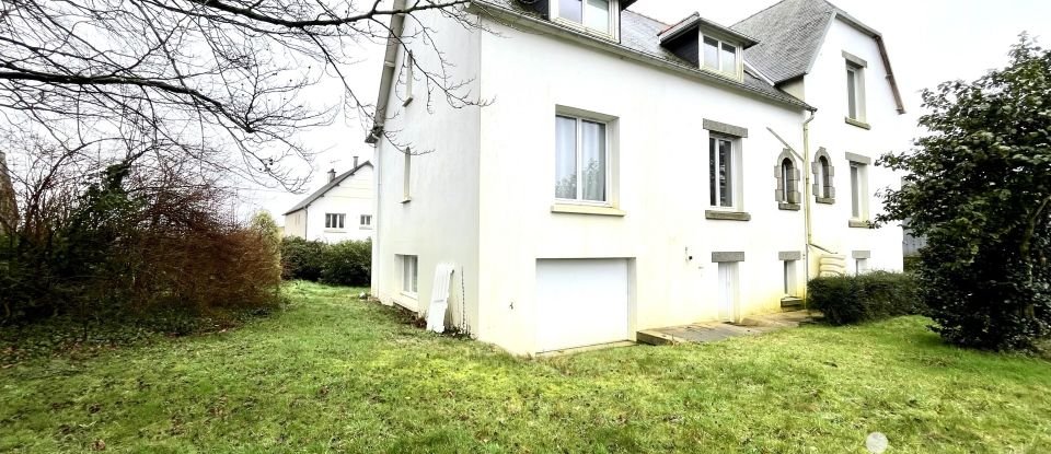 House 9 rooms of 236 m² in Maël-Carhaix (22340)