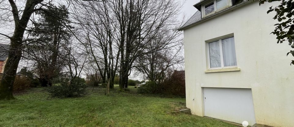 House 9 rooms of 236 m² in Maël-Carhaix (22340)