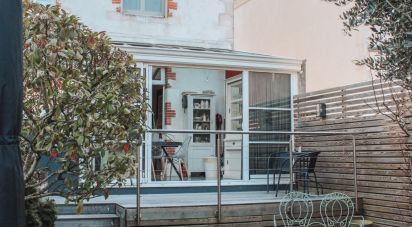 House 7 rooms of 155 m² in La Rochelle (17000)