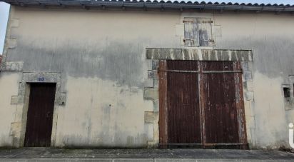 Parking of 180 m² in Saint-Jean-d'Angély (17400)