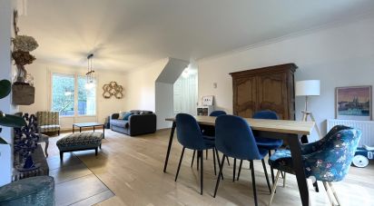 House 5 rooms of 110 m² in Le Mesnil-Saint-Denis (78320)