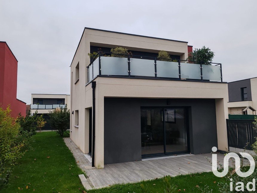 House 6 rooms of 141 m² in Saint-Étienne-du-Rouvray (76800)