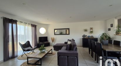 House 4 rooms of 113 m² in Saint-Léger-de-Montbrun (79100)