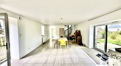 Longère 6 pièces de 93 m² à Plonéis (29710)