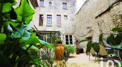 House 8 rooms of 178 m² in Fontenay-le-Comte (85200)