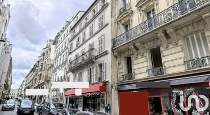 Building in Paris (75008) of 421 m²