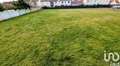 Land of 2,320 m² in Neufmoutiers-en-Brie (77610)