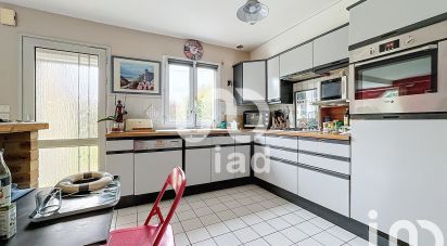 House 6 rooms of 125 m² in LE BONO (56400)