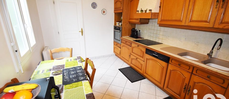 Traditional house 7 rooms of 111 m² in Vitry-sur-Seine (94400)