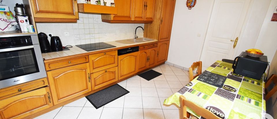 Traditional house 7 rooms of 111 m² in Vitry-sur-Seine (94400)