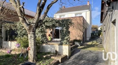 Maison traditionnelle 5 pièces de 122 m² à Saint-Martin-le-Beau (37270)